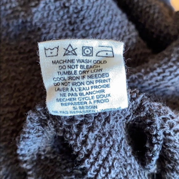 Gently Used Billabong Black & White Aztec Sweater - Picture 7 of 7